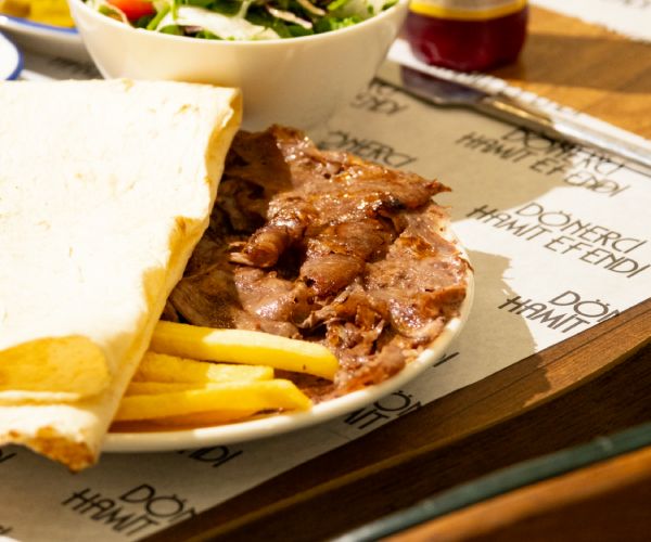 Lavaş üstü et döner